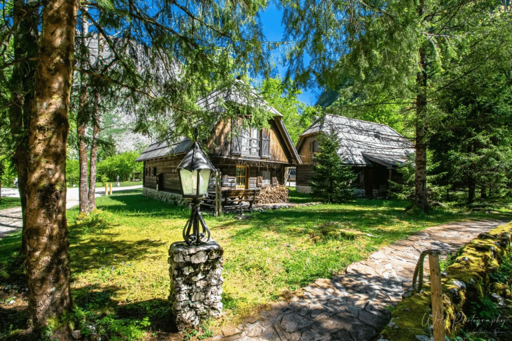 Pristava Lepena, Soča, Slovinsko